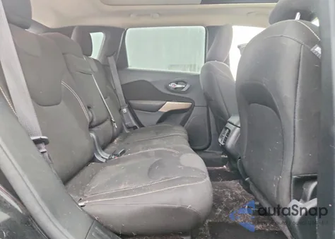 2017 Jeep Cherokee Latitude z USA, uszkodzony, nr VIN 1C4PJMCS7HW612902